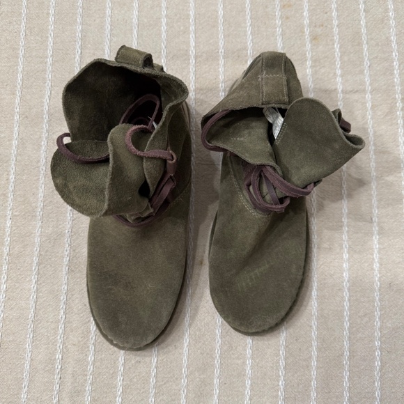 UGG WOMEN ELVI GREEN BROWN SUEDE LEATHER LACE UP BOOTS SHOES SIZE 9 1017534 - Picture 2 of 4